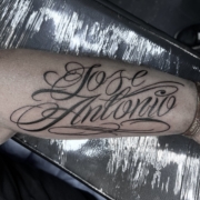 Tatuaje de nombre Jose Antonio en caligrafía elegante