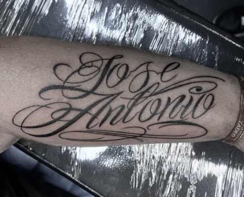 Tatuaje de nombre Jose Antonio en caligrafía elegante
